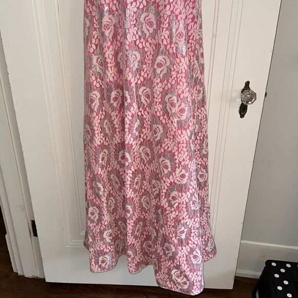 Vtg 60s pink, white & silver lace long dress with beaded & sequined neckline - Picture 4 of 9
